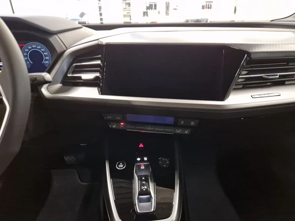 AUDI Q4 Sportback e-tron (2025) — foto 2 van 18