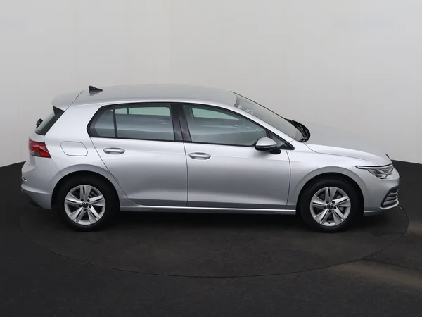 VOLKSWAGEN Golf (2024) — foto 23 van 27