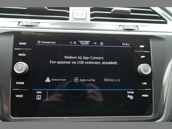 VOLKSWAGEN Tiguan (2021) — foto 17 van 28