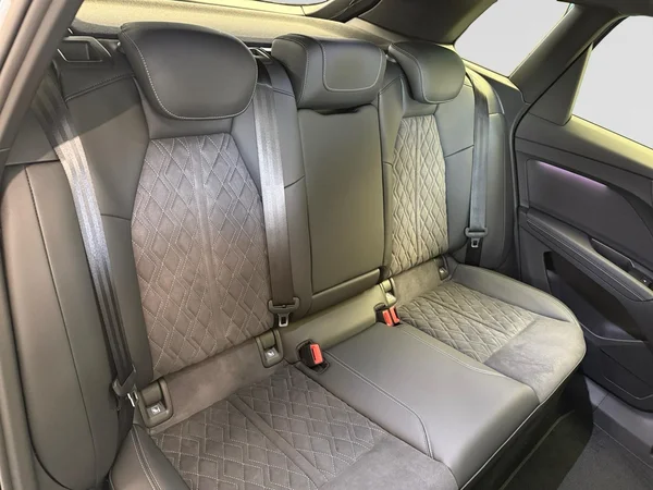 AUDI Q4 e-tron (2025) — foto 10 van 10