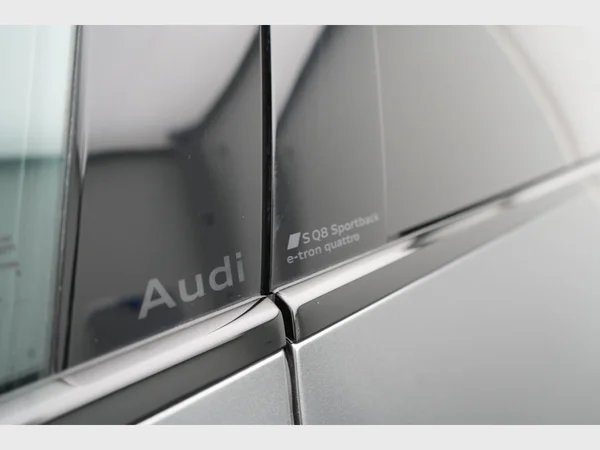 AUDI SQ8 e-tron Sportback (2023) — foto 31 van 31
