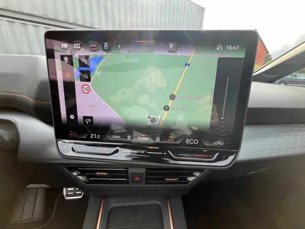 CUPRA Born (2025) — foto 3 van 24