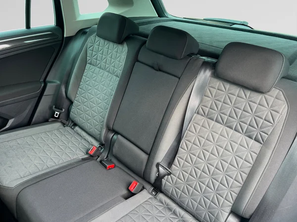 VOLKSWAGEN Tiguan (2021) — foto 5 van 17