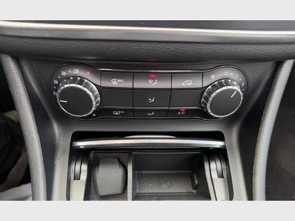 Mercedes-Benz CLA 180 (2019) — foto 17 van 25