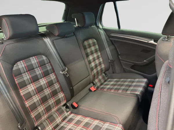 VOLKSWAGEN Golf VII GTI (2019) — foto 11 van 23