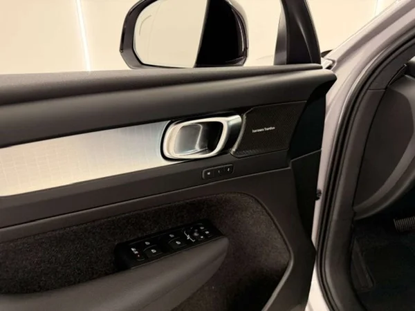 Volvo XC40 — foto 14 van 22