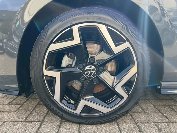VOLKSWAGEN Golf VIII (2025) — foto 3 van 24