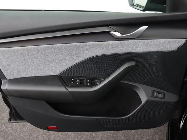 SKODA Octavia Combi (2024) — foto 10 van 19
