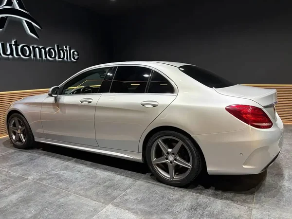 Mercedes-Benz C (2015) — foto 13 van 23