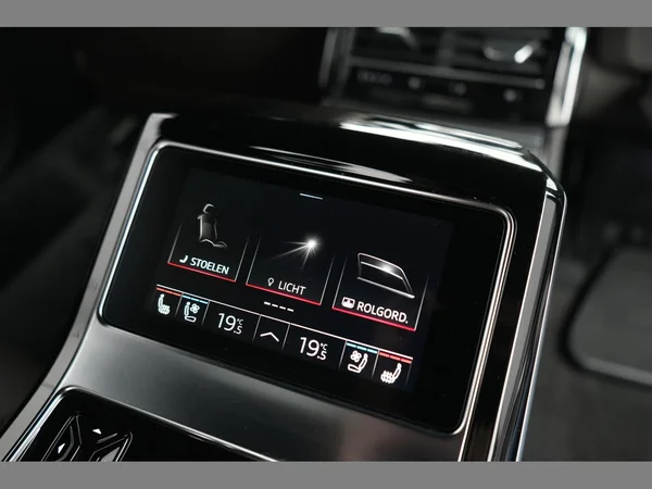 AUDI A8 Long PHEV (2024) — foto 31 van 53