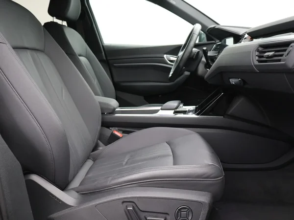 Audi e-tron (2022) — foto 27 van 27