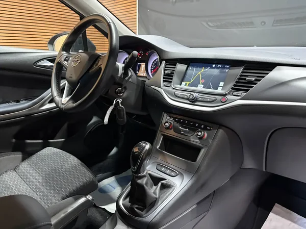 Opel Astra (2021) — foto 7 van 23