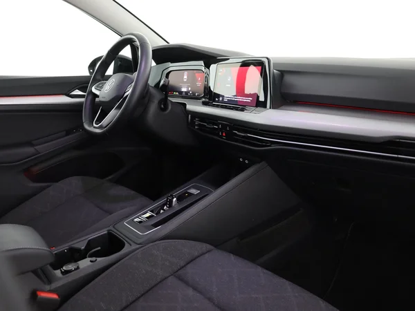VOLKSWAGEN Golf (2024) — foto 3 van 27