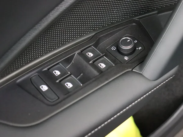 VOLKSWAGEN Tiguan (2025) — foto 24 van 35