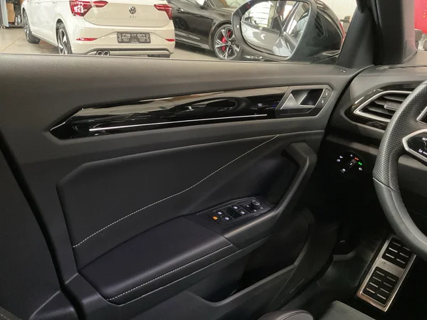 VOLKSWAGEN T-Roc (2023) — foto 5 van 23