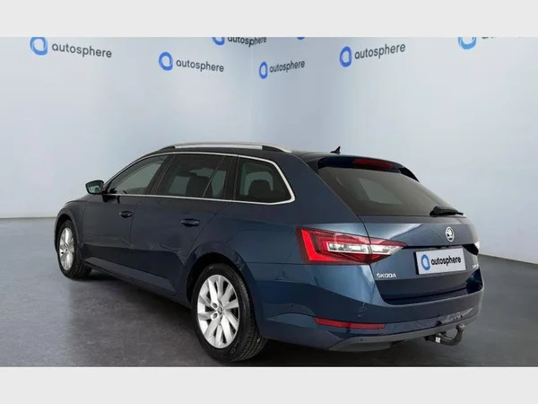 Skoda Superb Combi (2019) — foto 12 van 15