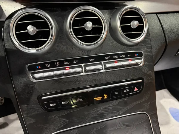 Mercedes-Benz C (2021) — foto 7 van 32