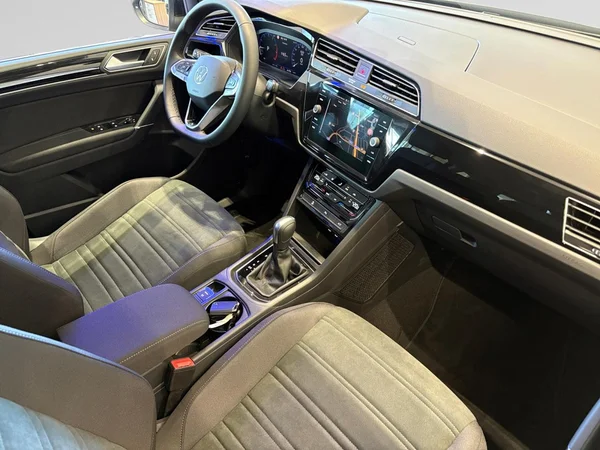 VOLKSWAGEN Touran (2026) — foto 13 van 15