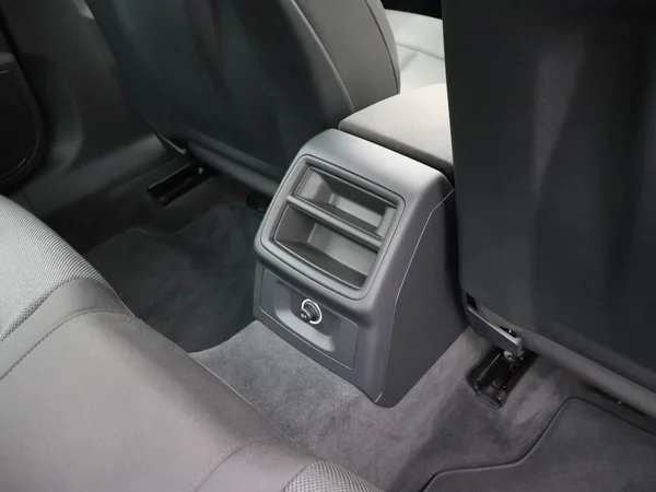 AUDI A4 (2020) — foto 4 van 25