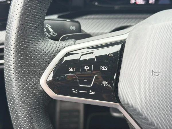 VOLKSWAGEN Golf VIII SW (2024) — foto 6 van 24