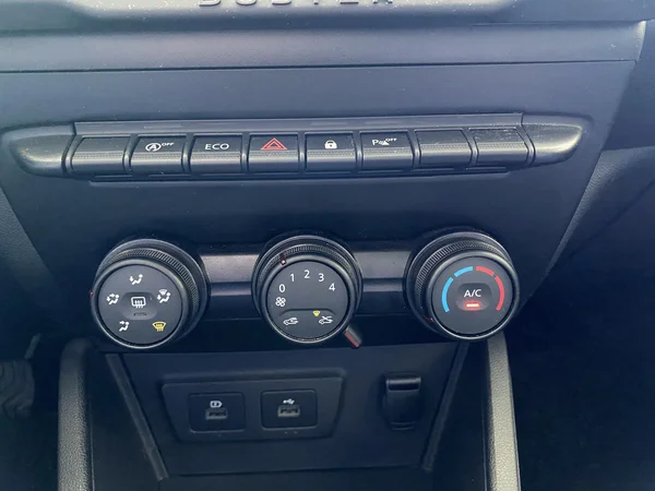 Dacia Duster (2023) — foto 10 van 22