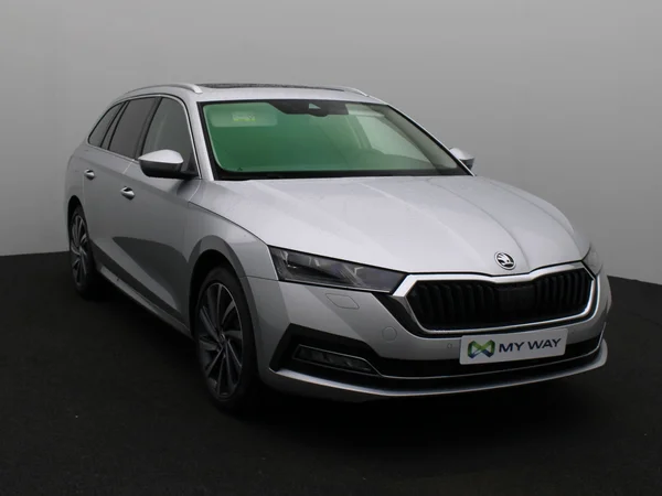 SKODA Octavia Combi (2025) — foto 12 van 26