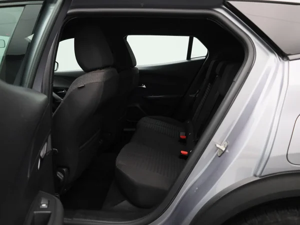 Peugeot e-2008 (2023) — foto 2 van 43
