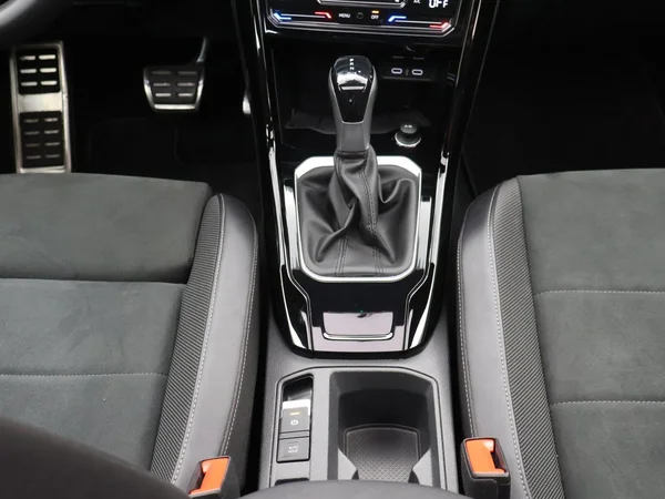 VOLKSWAGEN T-Roc (2023) — foto 9 van 28