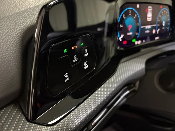 VOLKSWAGEN Golf VIII (2024) — foto 6 van 15