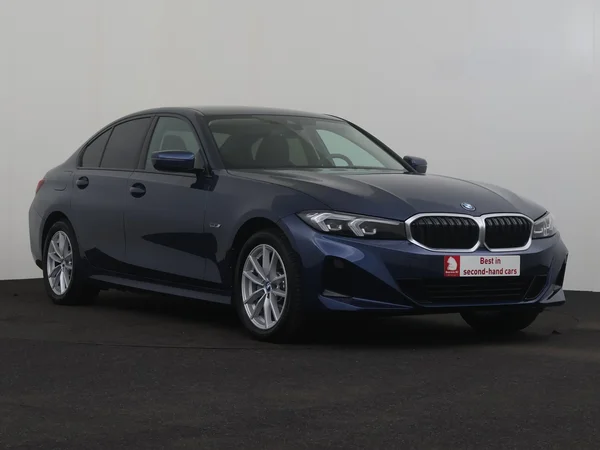 BMW 320 (2023) — foto 28 van 33