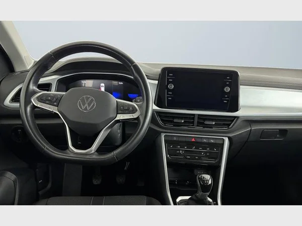 Volkswagen T-Roc (2023) — foto 12 van 24