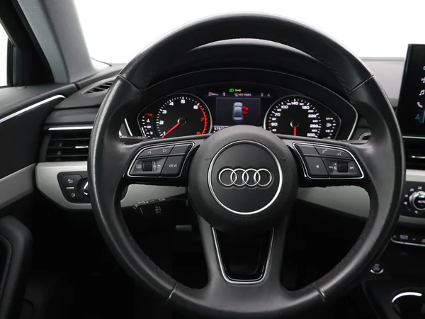 AUDI A4 (2022) — foto 3 van 28