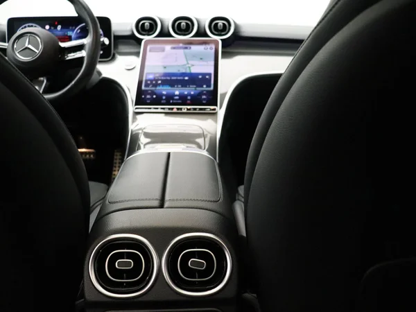 Mercedes-Benz C-Klasse (2023) — foto 17 van 33