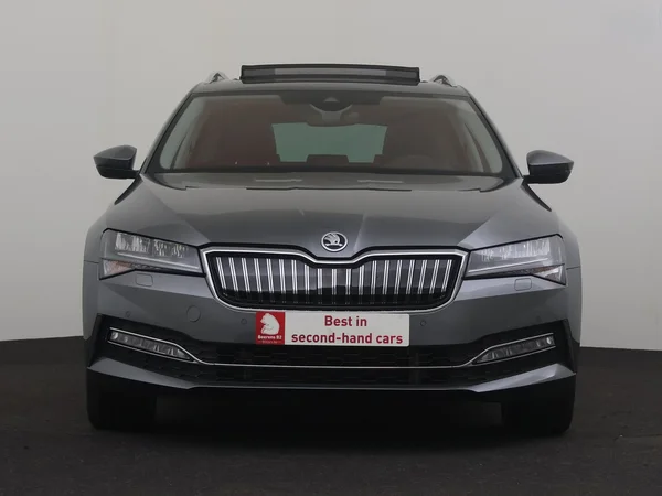 SKODA Superb (2023) — foto 29 van 31