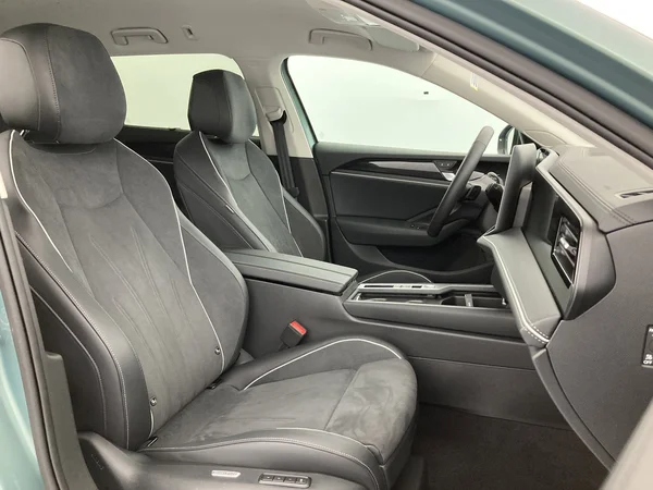 VOLKSWAGEN Passat SW (2025) — foto 17 van 36