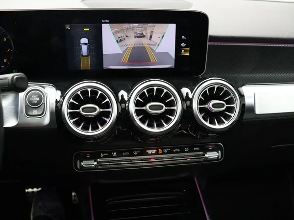 Mercedes-Benz GLB (2021) — foto 11 van 33