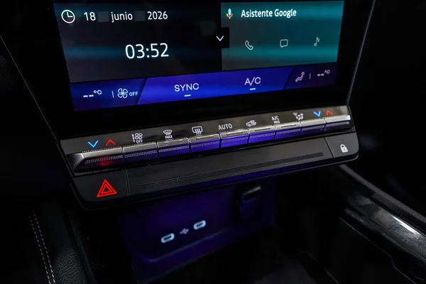 Renault Rafale E-TECH (HEV) (2025) — foto 19 van 45