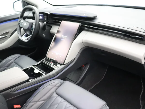Ford Explorer (2024) — foto 13 van 25