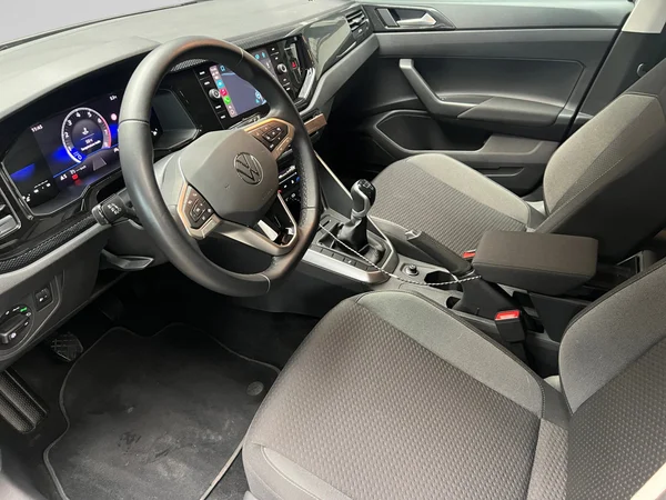 VOLKSWAGEN Polo (2023) — foto 2 van 23