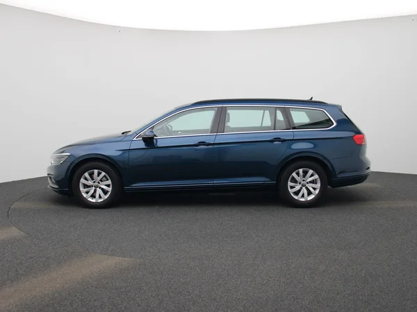 Volkswagen Passat (2021) — foto 32 van 36