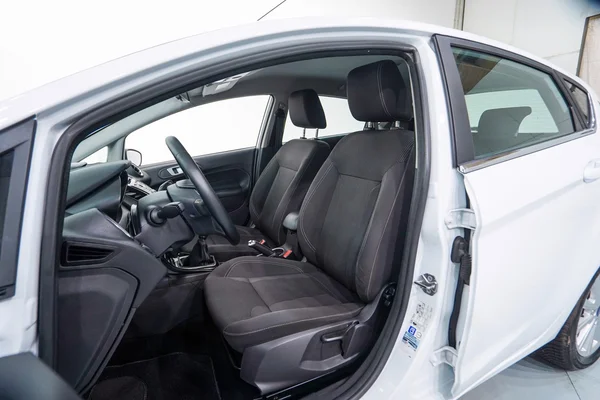 Ford Fiesta (2017) — foto 4 van 87