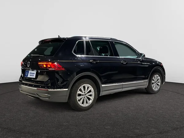 VOLKSWAGEN Tiguan (2022) — foto 17 van 22
