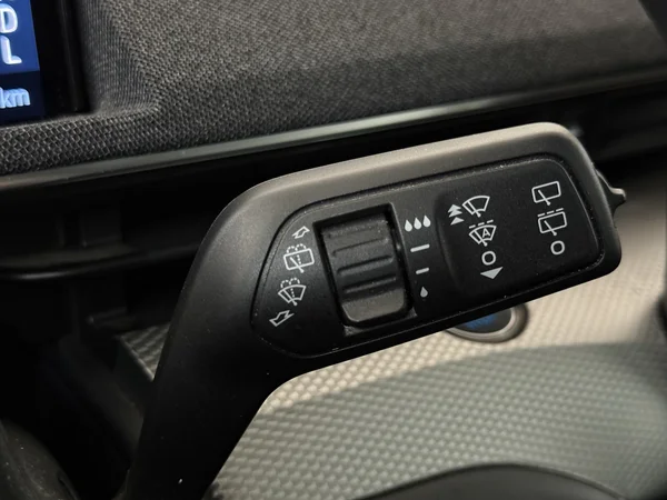 FORD Mustang Mach-E (2022) — foto 15 van 33