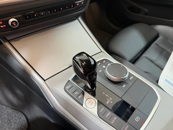 BMW 320 (2022) — foto 9 van 30