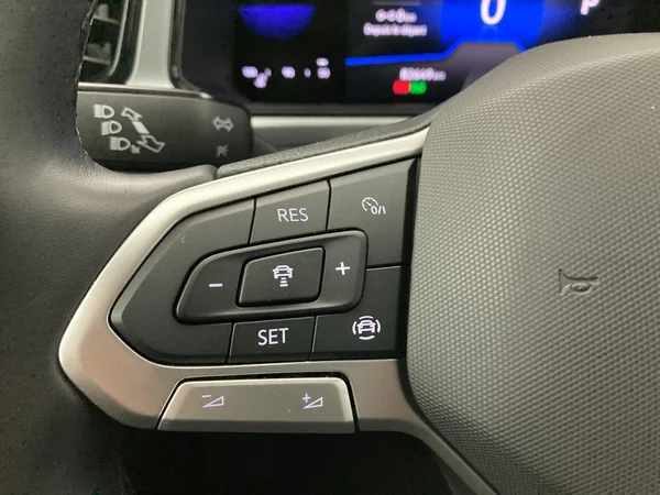 VOLKSWAGEN T-Roc Dsl (2023) — foto 9 van 36