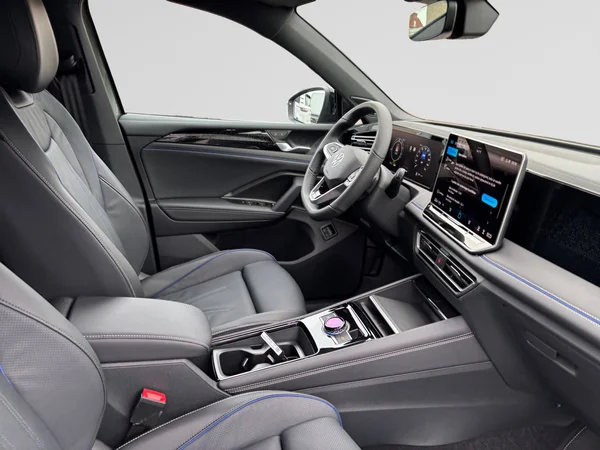 VOLKSWAGEN Tiguan (2025) — foto 16 van 24
