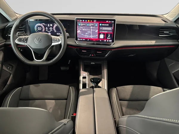 VOLKSWAGEN Passat Variant eHybrid (PHEV) (2025) — foto 14 van 19