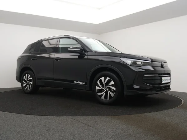 VOLKSWAGEN Tiguan (2025) — foto 13 van 21