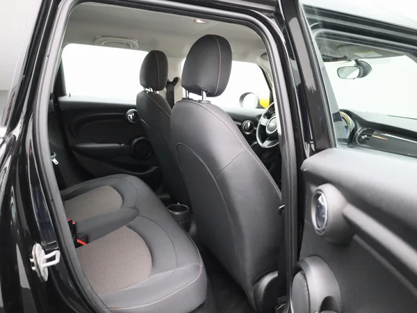 MINI One (2021) — foto 26 van 37
