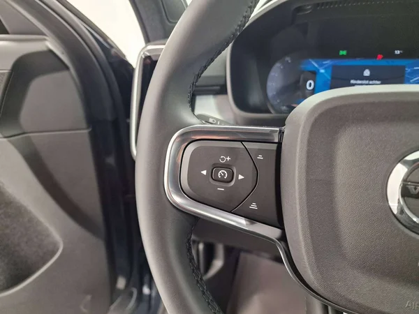 Volvo XC40 — foto 2 van 16